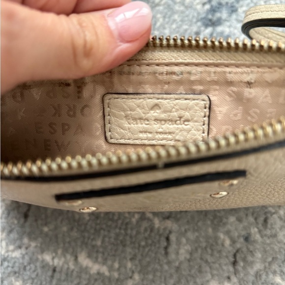 Kate Spade Peddle Leather Wristlet, Beige. - Picture 6 of 9